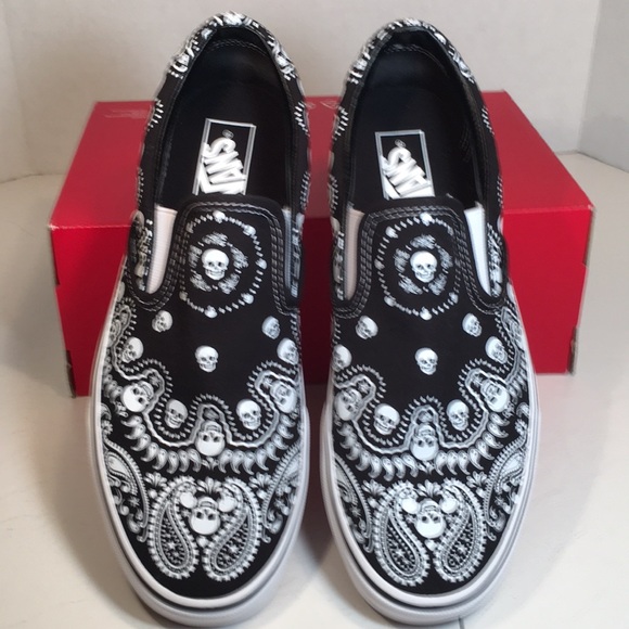 Vans Other - Vans Bandana Skulls Print Classic Slip-Ons Unisex